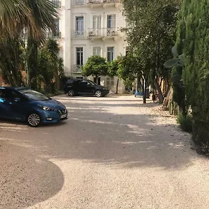Aux Iles D'or Apartment