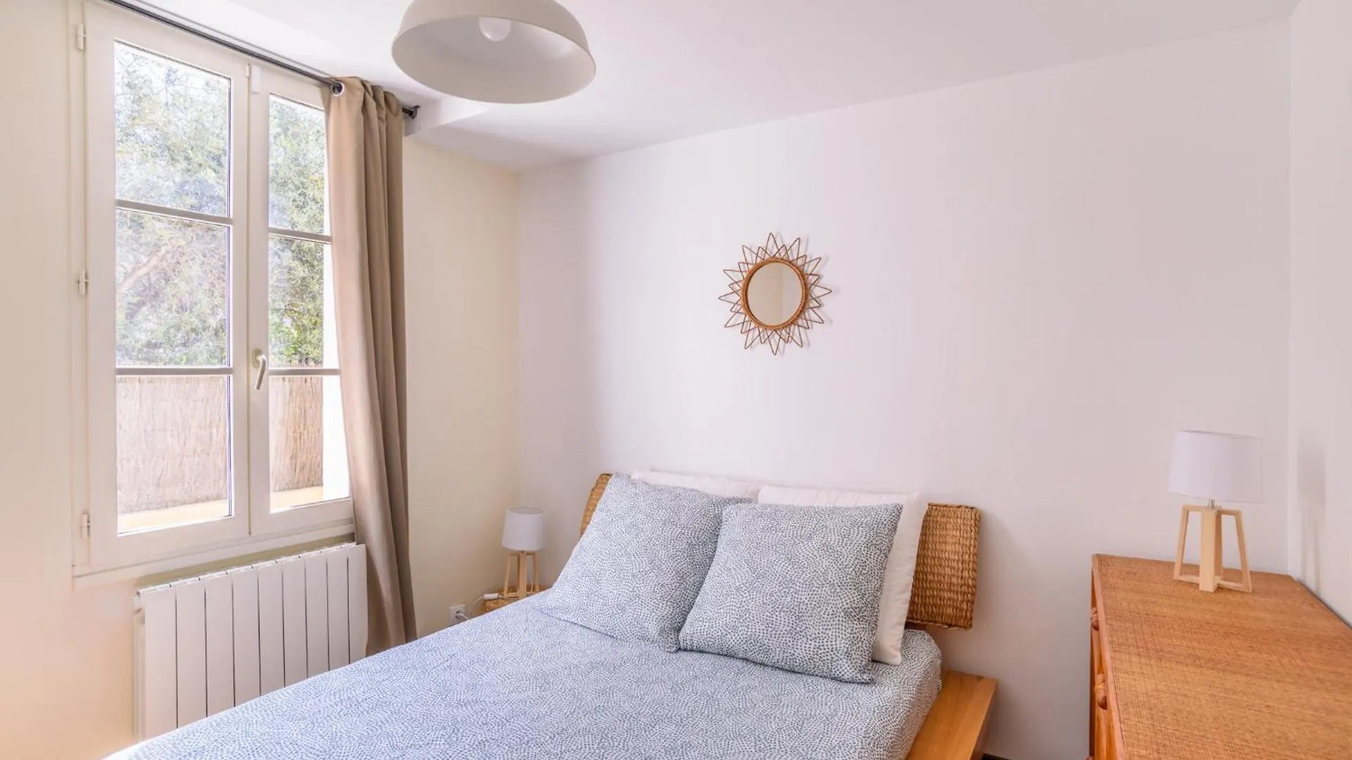 Appartement 6 Personnes En Centre-Ville Et Piscine Hyeres Apartment